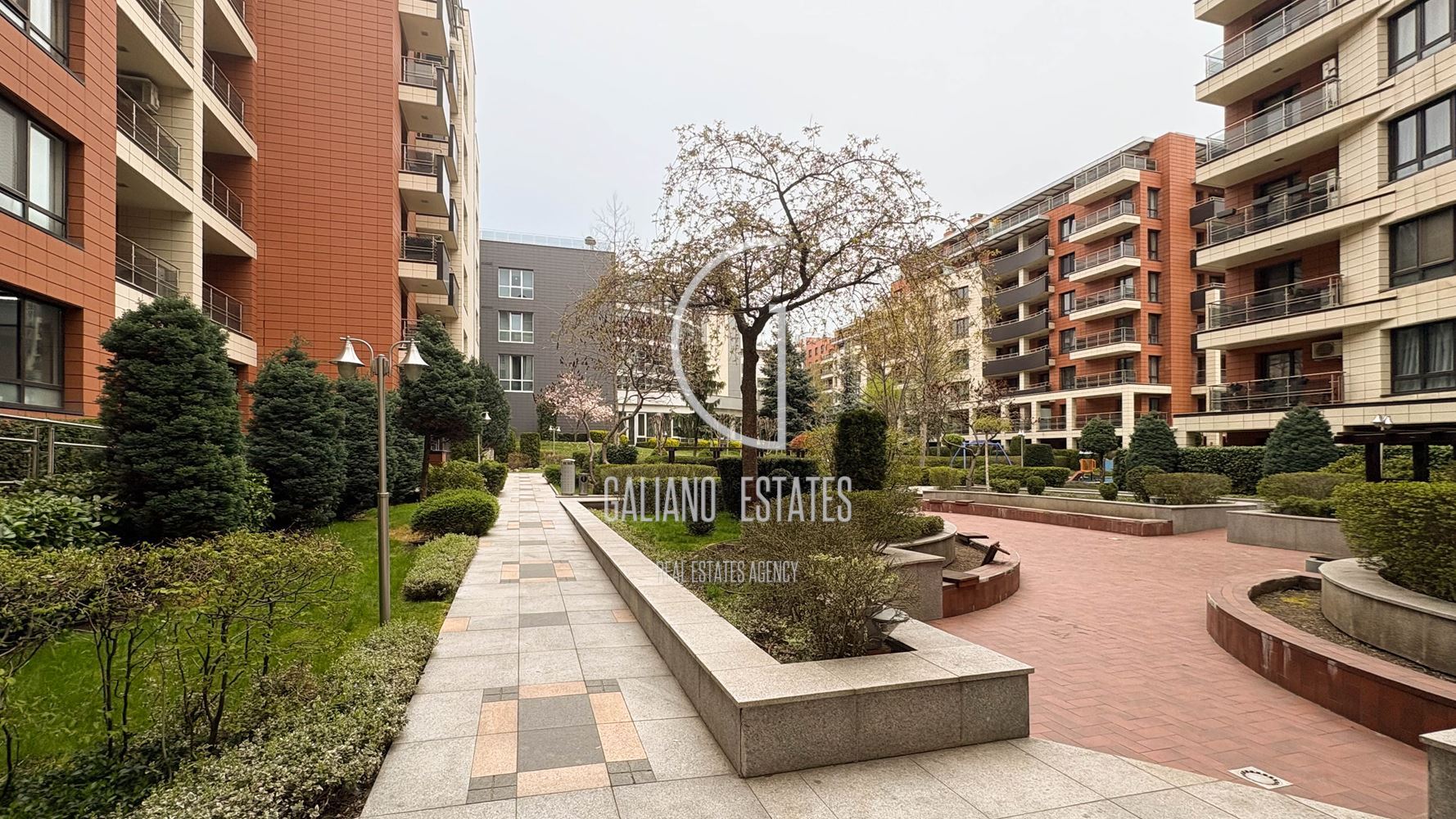 Просторен апартамент с прекрасна тераса в к-с Есте-0 Просторен апартамент с прекрасна тераса в к-с Есте - 0