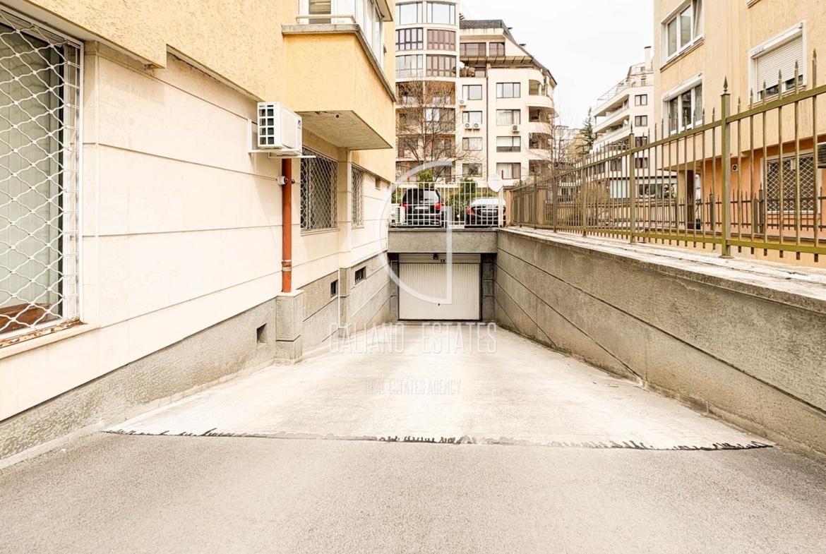 Уютен апартамент до Семинарията - 0