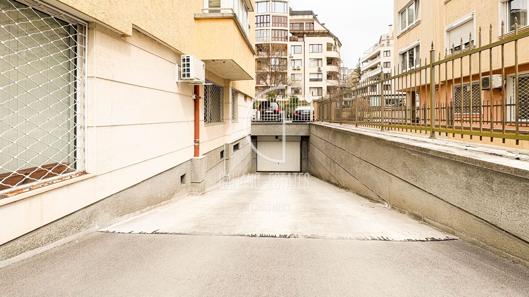 Уютен апартамент до Семинарията - 0