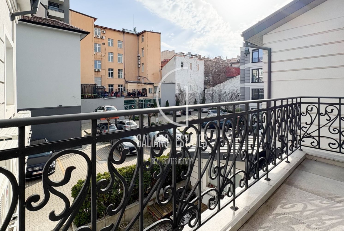 Атрактивен имот със статут на офис до Метростанция Сердика - 0