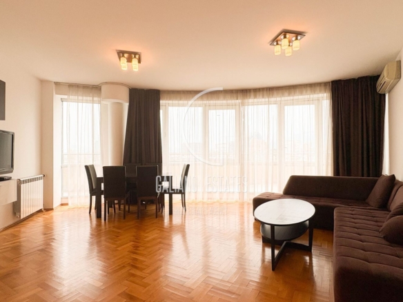 Просторен апартамент с прекрасна тераса в к-с Есте - 0