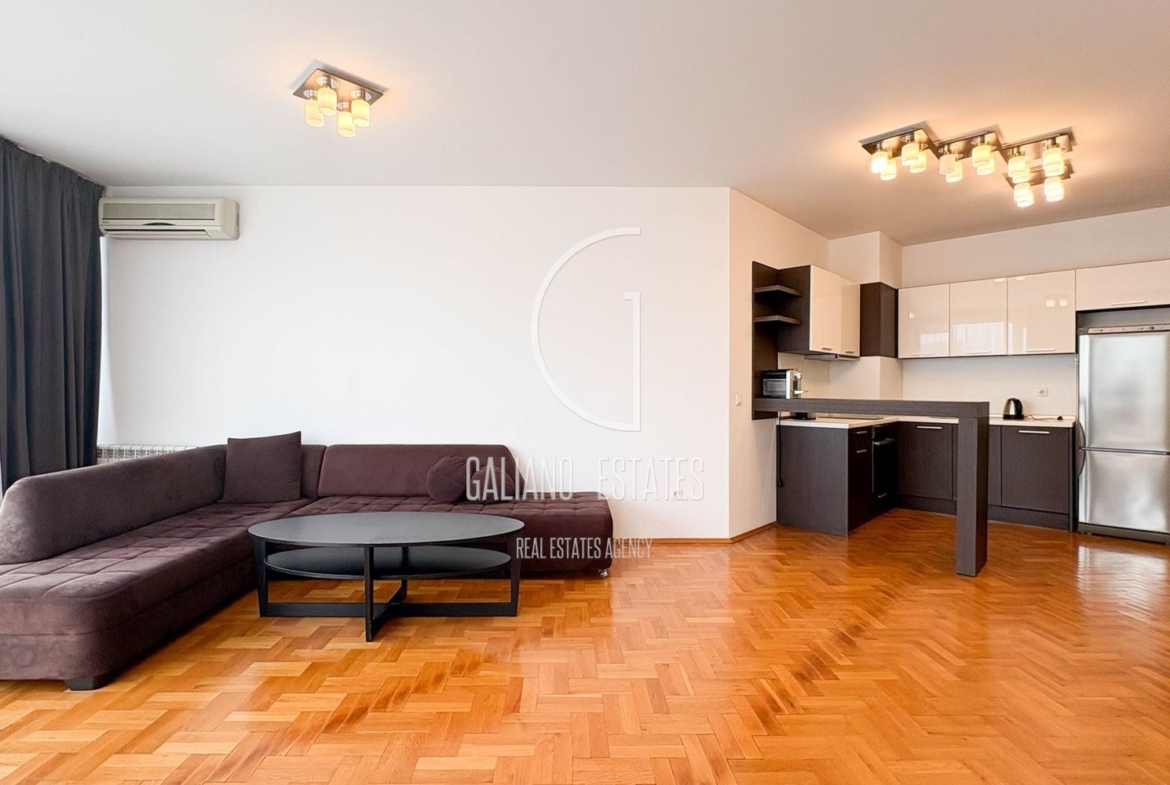 Просторен апартамент с прекрасна тераса в к-с Есте - 0