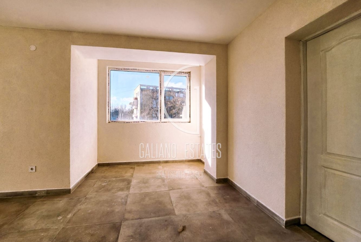 Ремонтиран апартамент в кв. Ботунец - 0