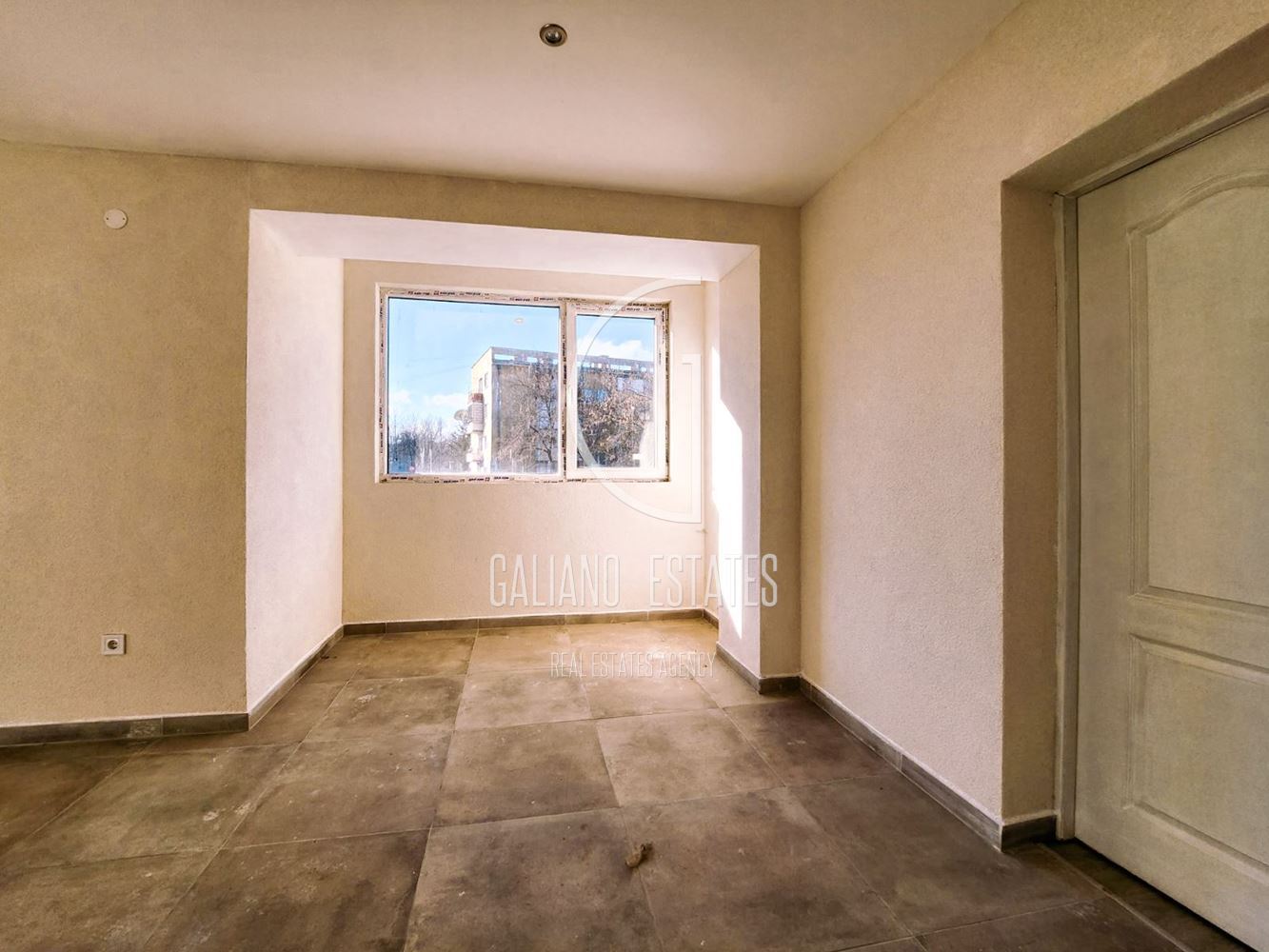 Ремонтиран апартамент в кв. Ботунец - 0