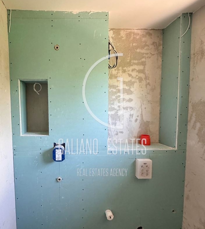 Еднофамилна къща в гр. Банкя - 0