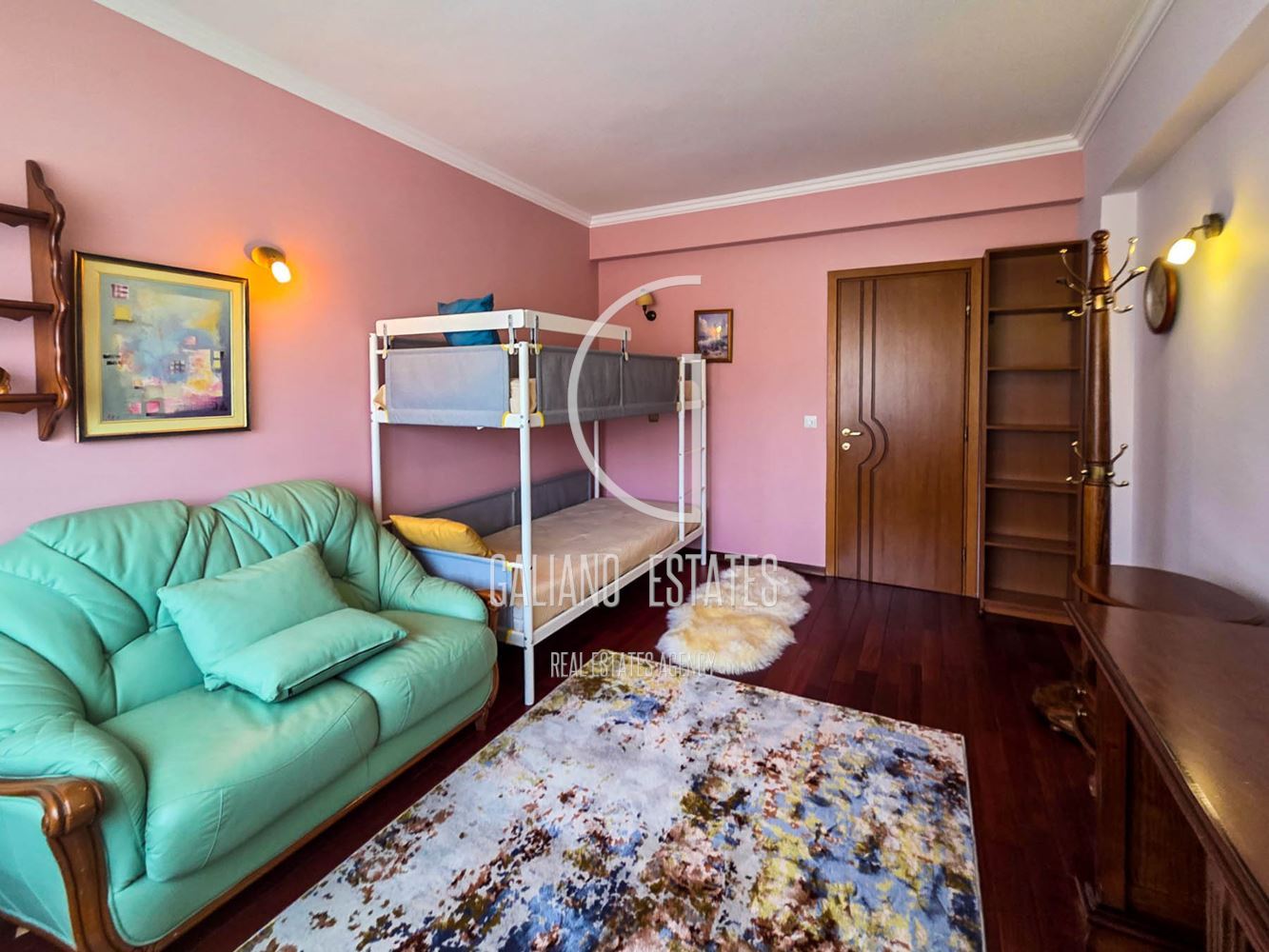 Просторен тристаен апартамент с гараж в кв. Витоша - 0