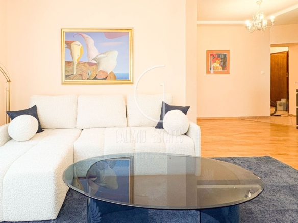 Уютен апартамент до Семинарията - 0