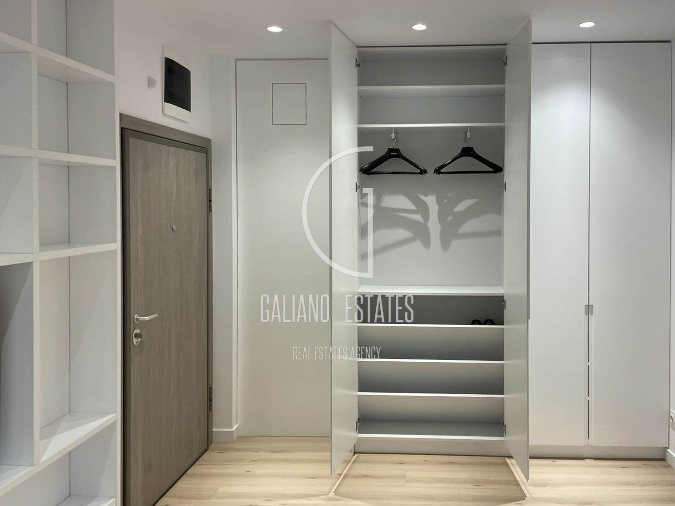 Нов луксозен апартамент до НДК - 0