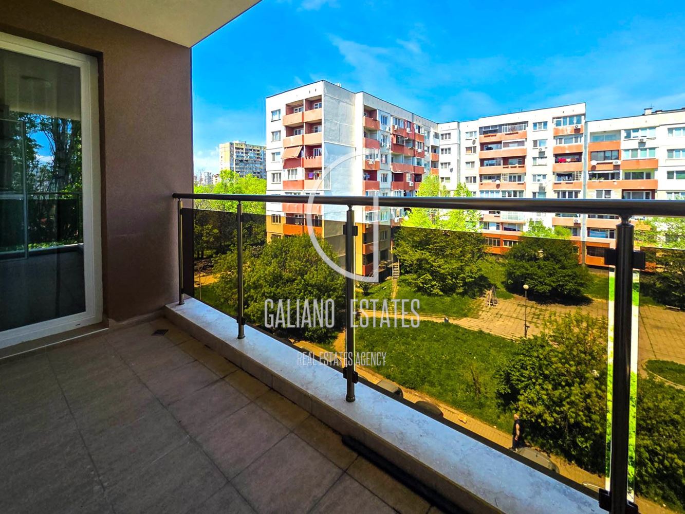 Дизайнерски двустаен апартамент с гараж в ж.к. Сухата река - 0