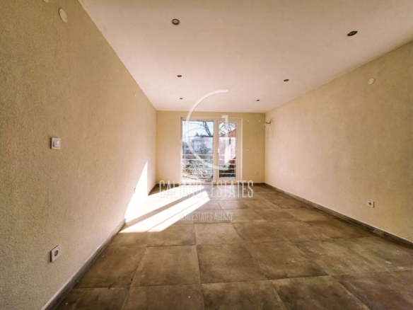 Ремонтиран апартамент в кв. Ботунец - 0