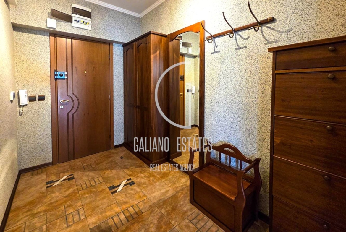 Просторен тристаен апартамент с гараж в кв. Витоша - 0