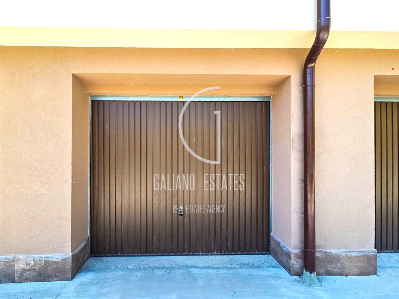 Дизайнерски двустаен апартамент с гараж в ж.к. Сухата река - 0