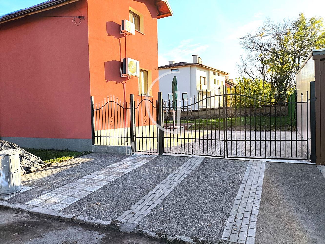 Модерна къща с просторен двор и паркоместа в Горубляне-0 Модерна къща с просторен двор и паркоместа в Горубляне - 0