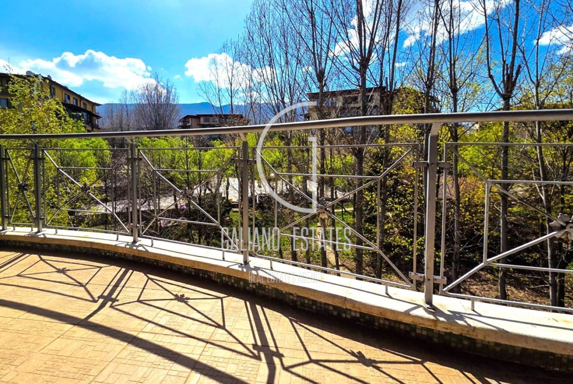 Просторен тристаен апартамент с гараж в кв. Витоша - 0