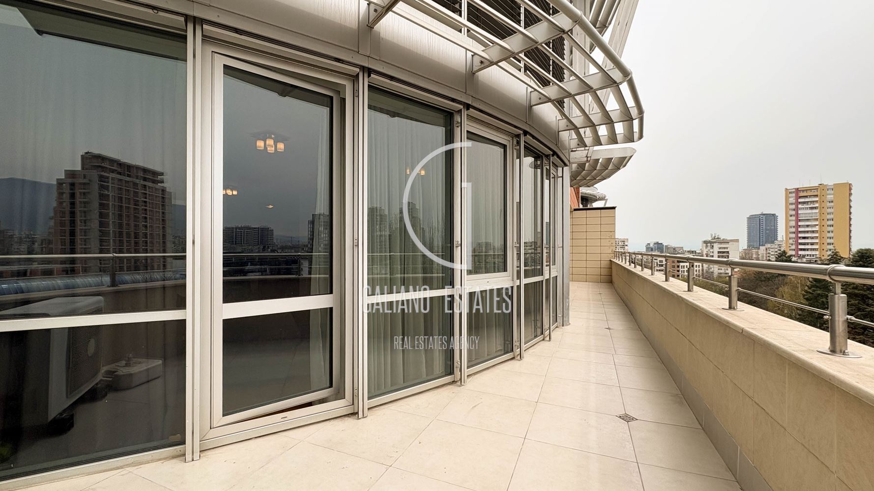 Просторен апартамент с прекрасна тераса в к-с Есте-0 Просторен апартамент с прекрасна тераса в к-с Есте - 0