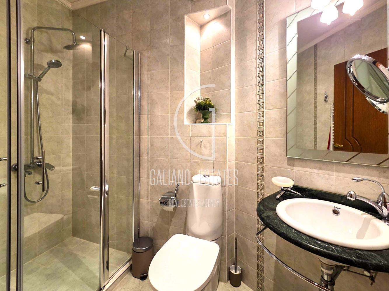 Просторен тристаен апартамент с гараж в кв. Витоша - 0