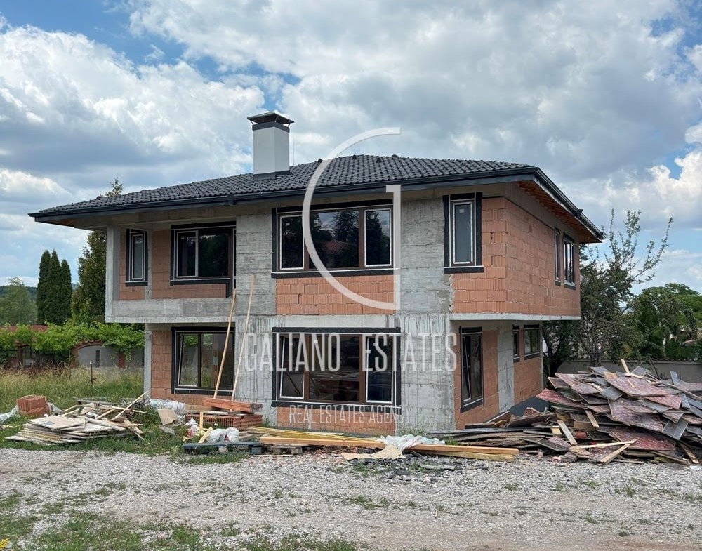 Елегантна еднофамилна къща в гр. Банкя - 0