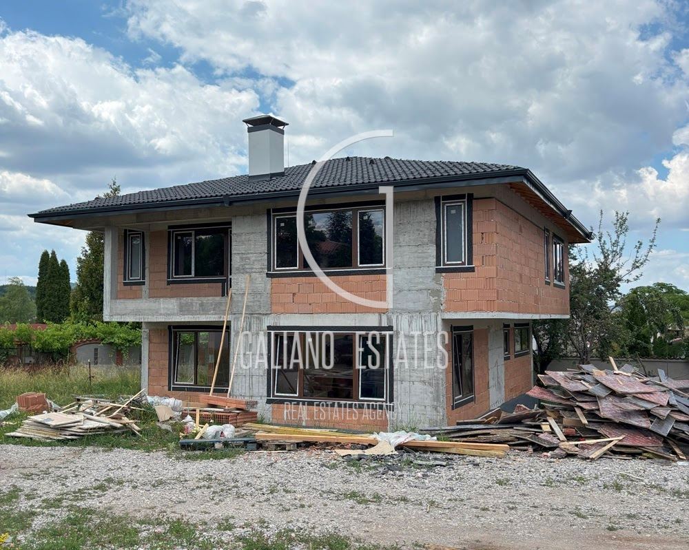 Елегантна еднофамилна къща в гр. Банкя - 0