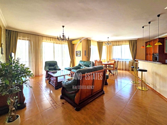 Просторен тристаен апартамент с гараж в кв. Витоша - 0