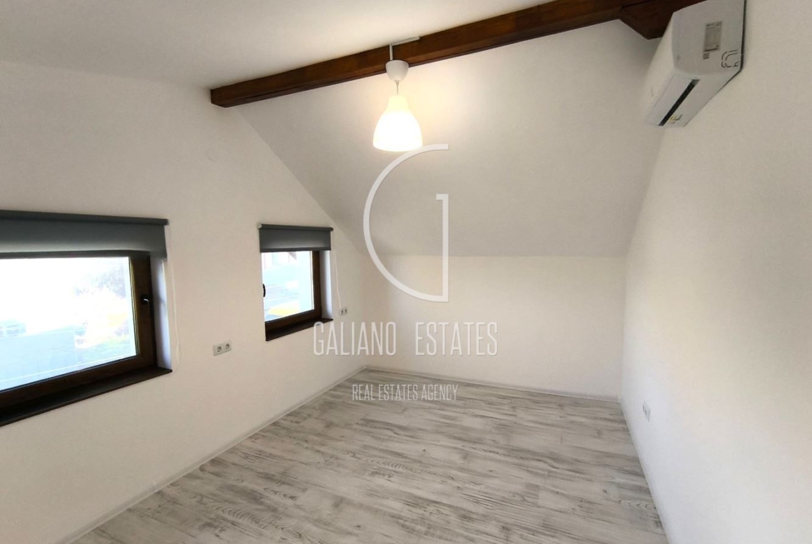 Модерна къща с просторен двор и паркоместа в Горубляне - 0