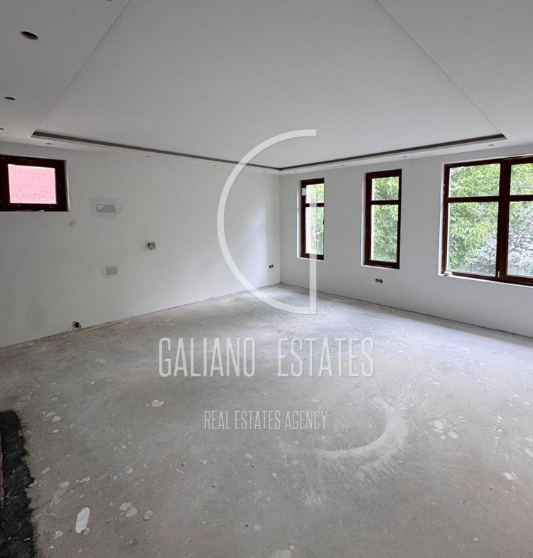 Еднофамилна къща в гр. Банкя - 0