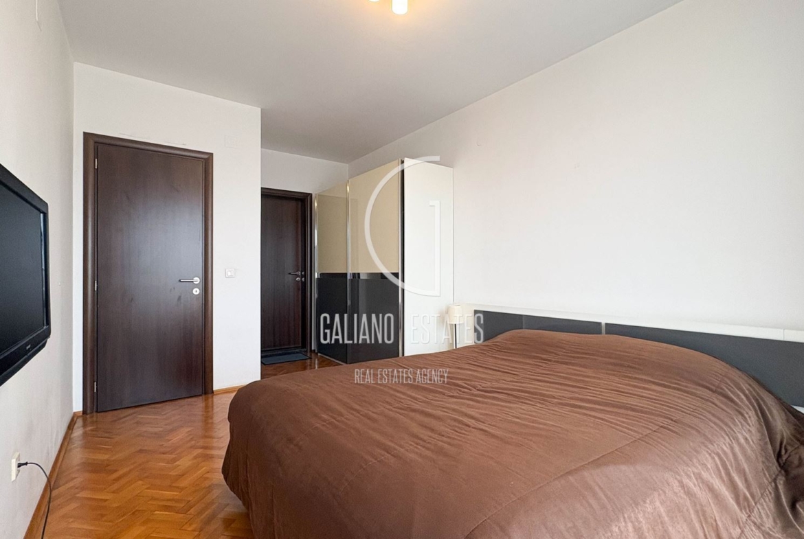 Просторен апартамент с прекрасна тераса в к-с Есте - 0