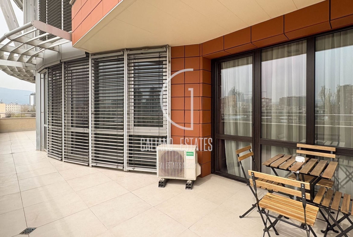 Просторен апартамент с прекрасна тераса в к-с Есте - 0