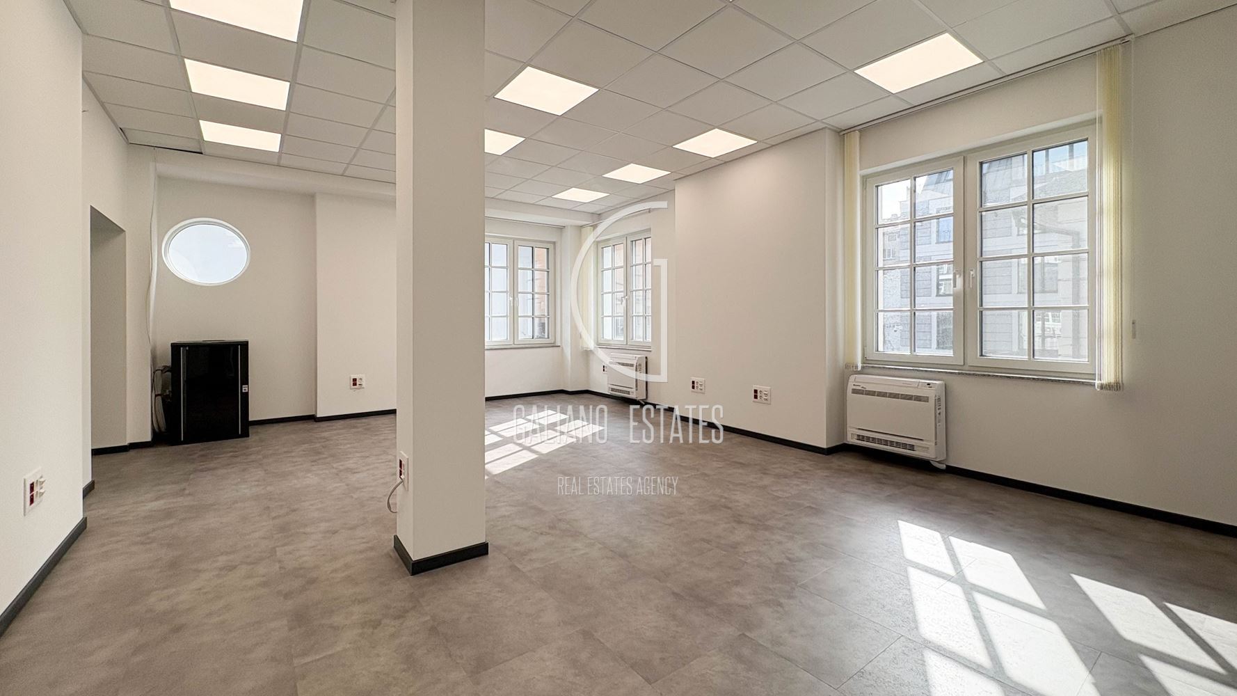 Атрактивен имот със статут на офис до Метростанция Сердика - 0