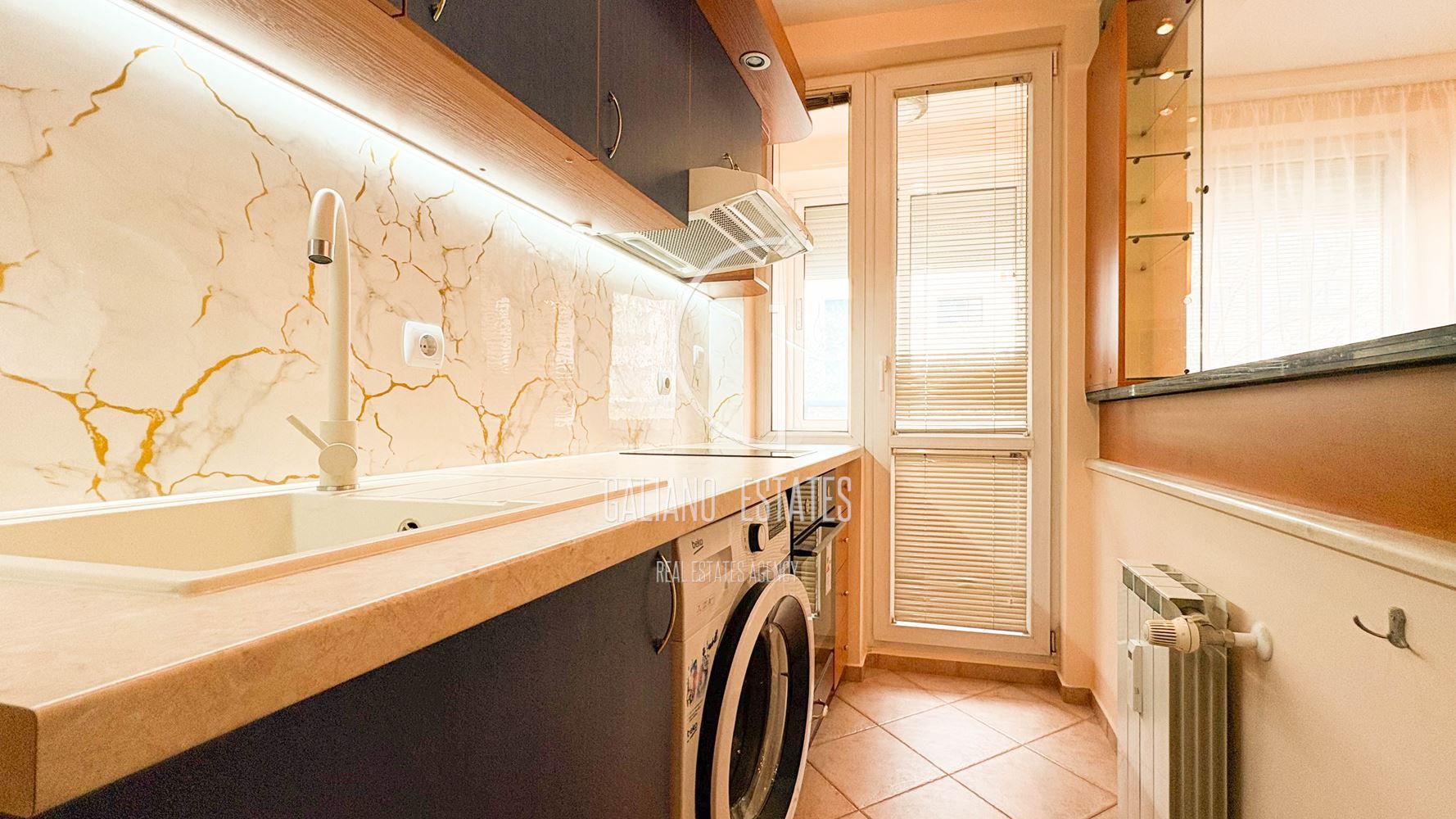 Уютен апартамент до Семинарията - 0