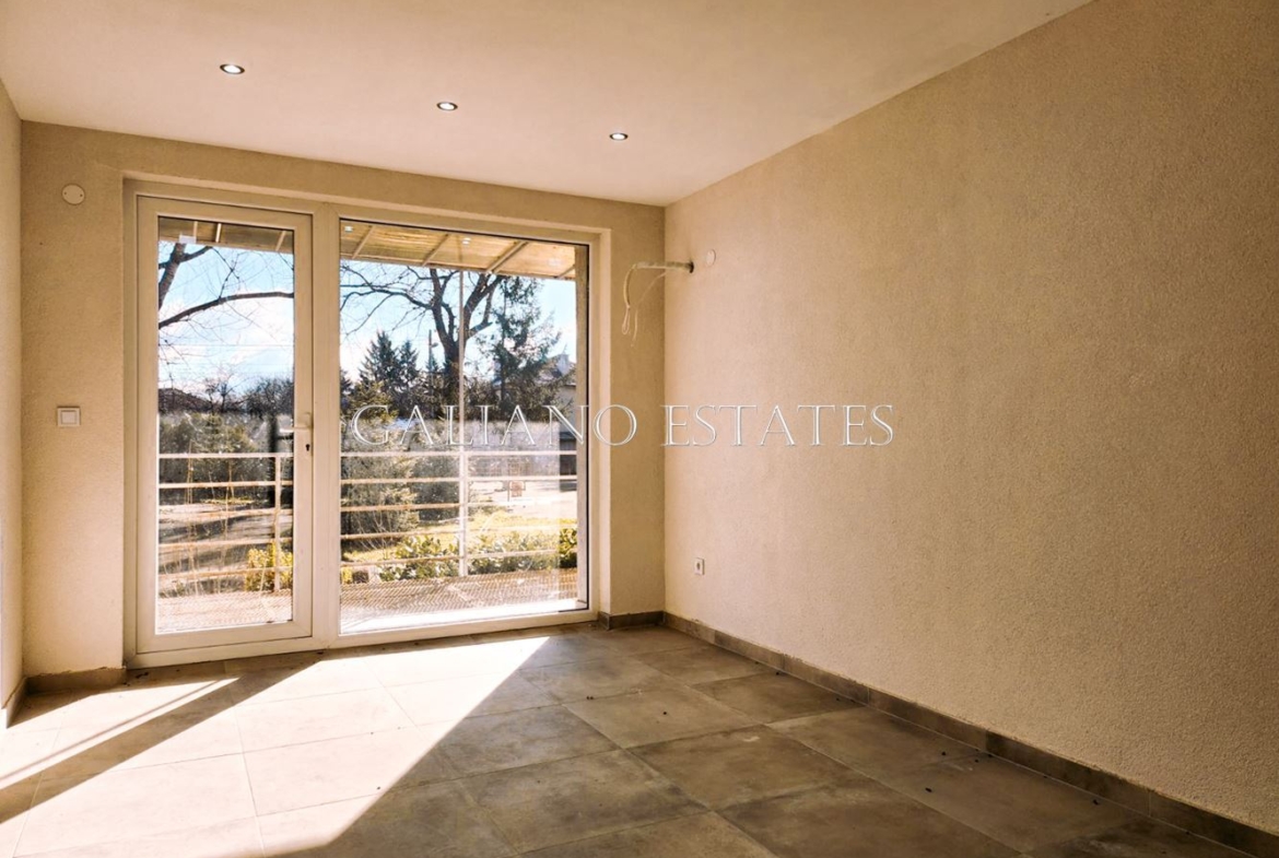 Ремонтиран апартамент в кв. Ботунец - 0