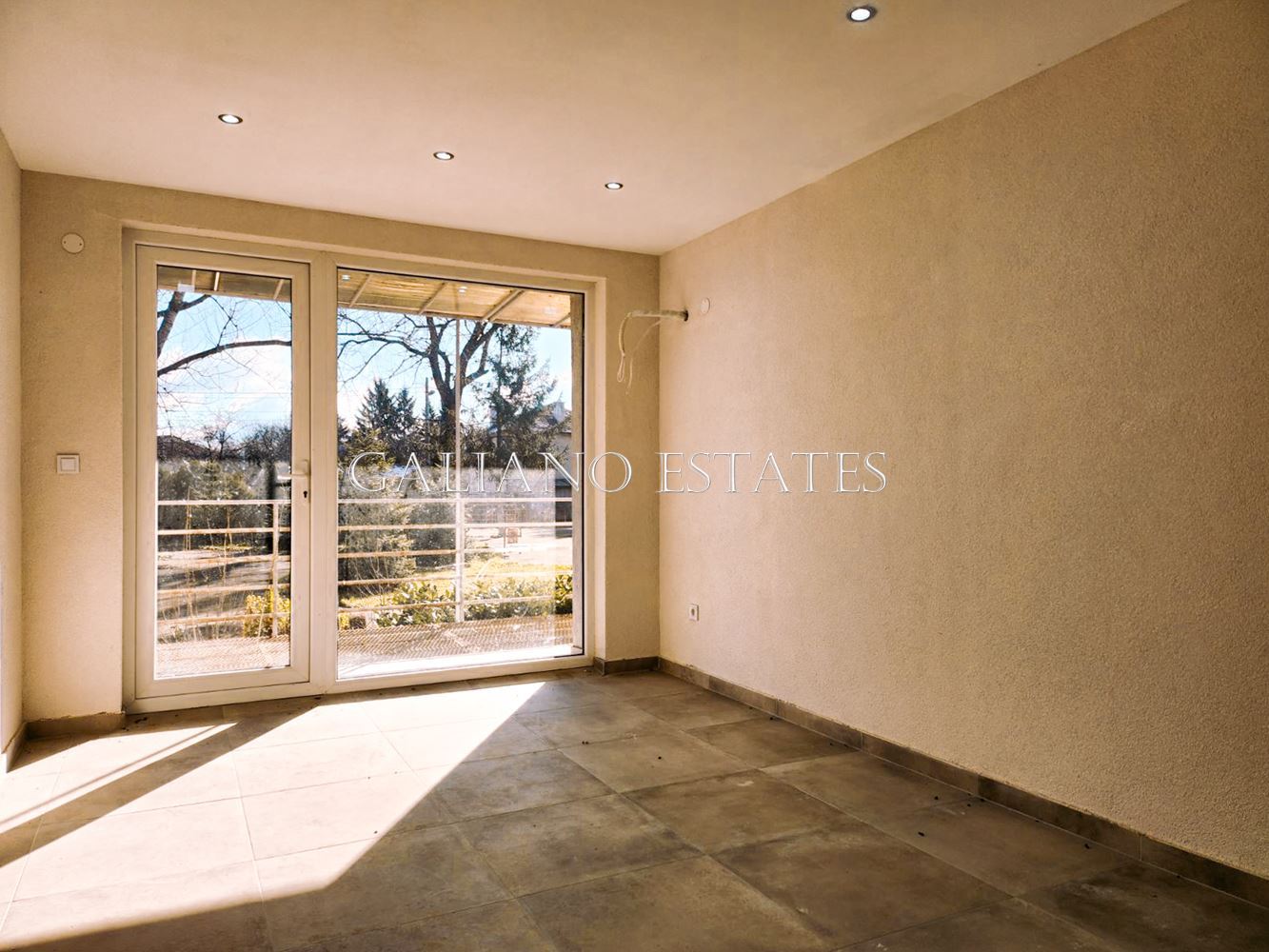 Ремонтиран апартамент в кв. Ботунец - 0