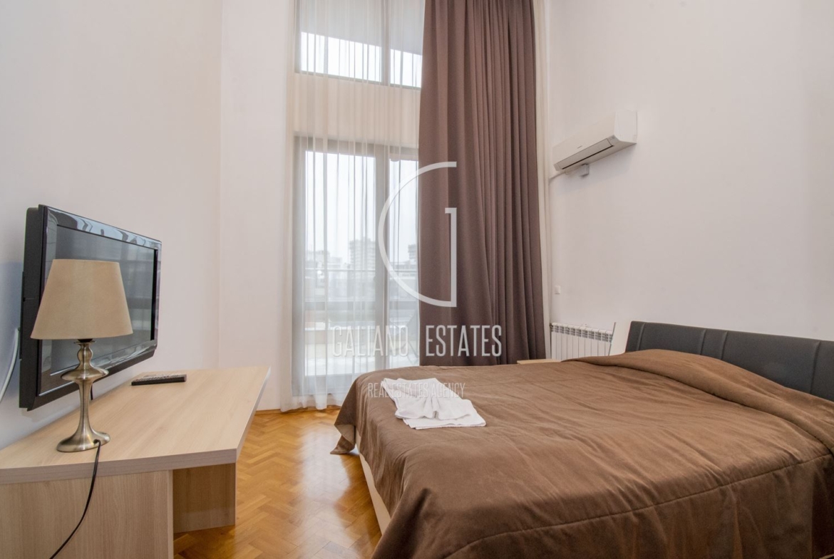 Прекрасен тристаен апартамент в престижен затворен комплекс - 0