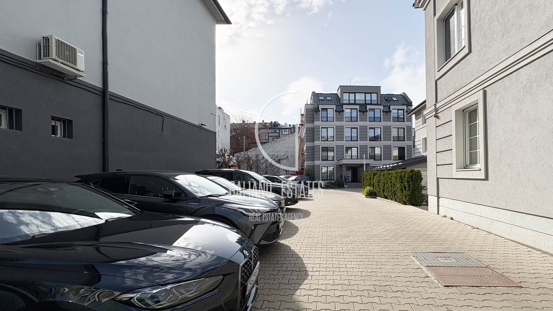 Атрактивен имот със статут на офис до Метростанция Сердика - 0