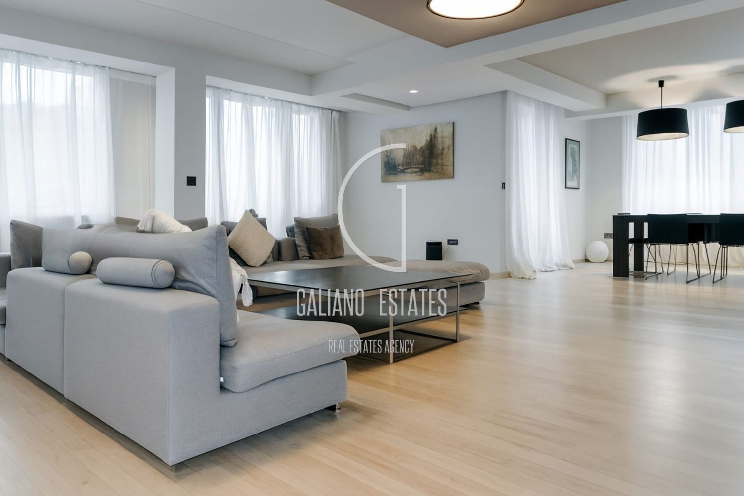 Просторен апартамент в кв.Стрелбище - 0