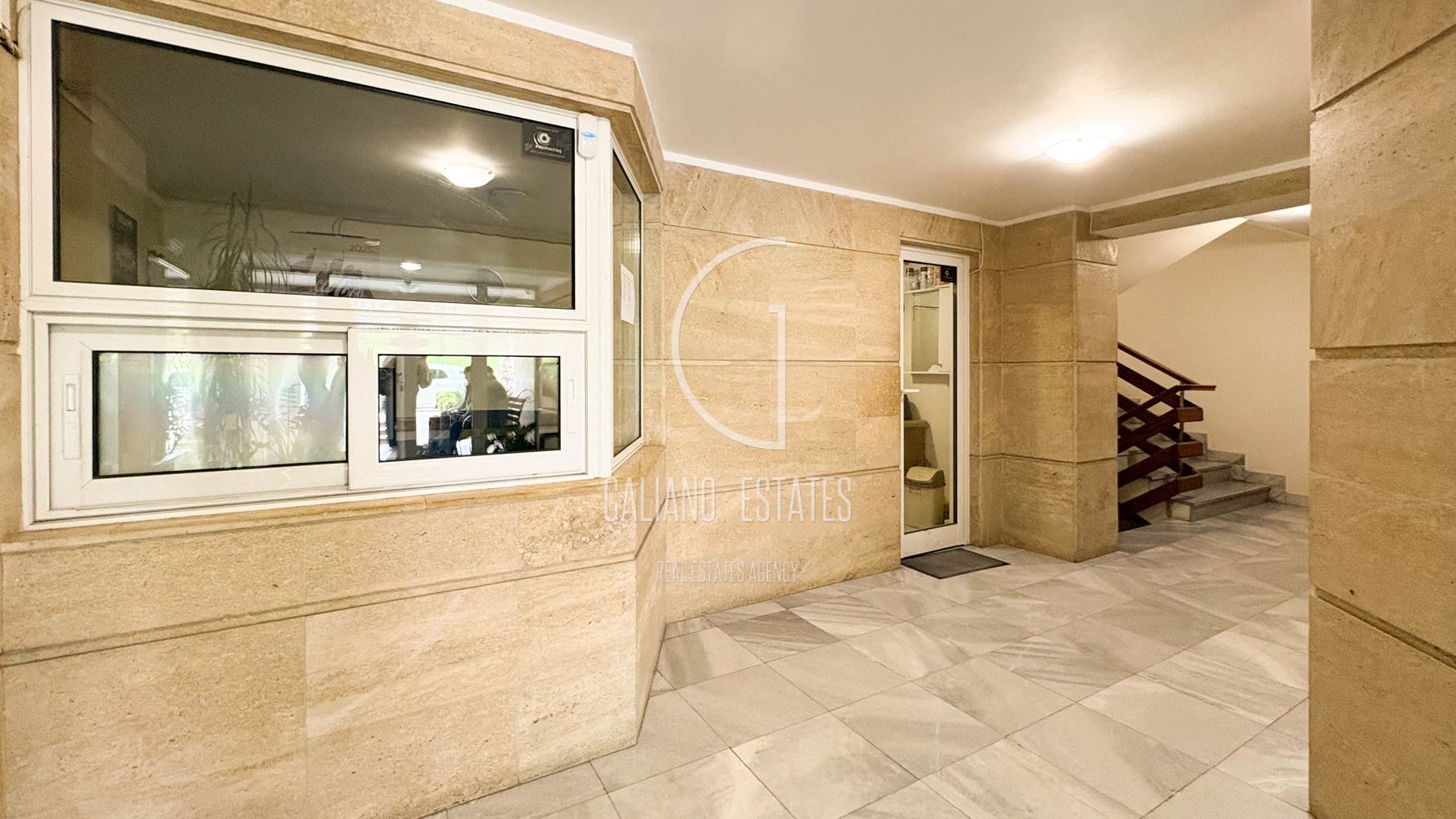 Уютен апартамент до Семинарията - 0