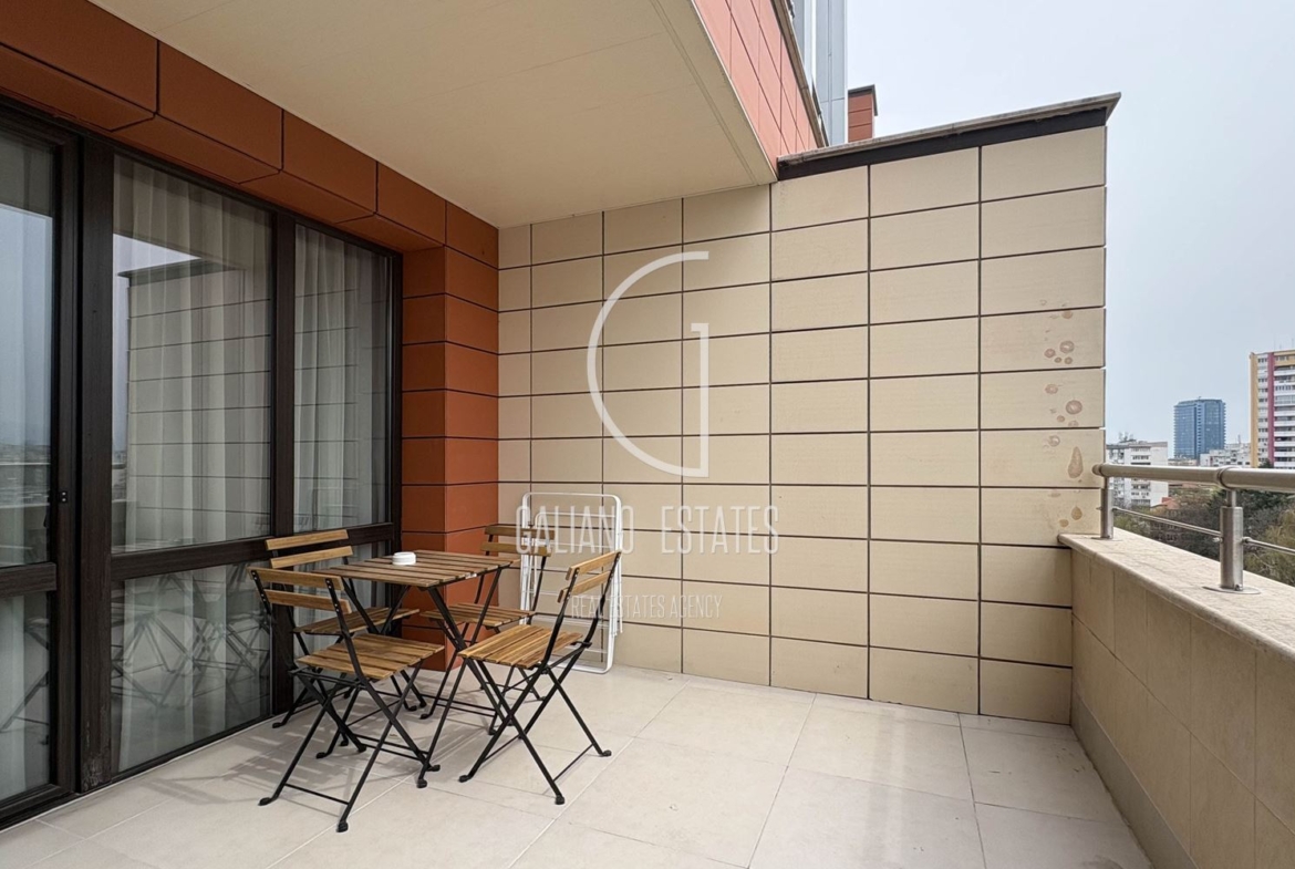 Просторен апартамент с прекрасна тераса в к-с Есте - 0