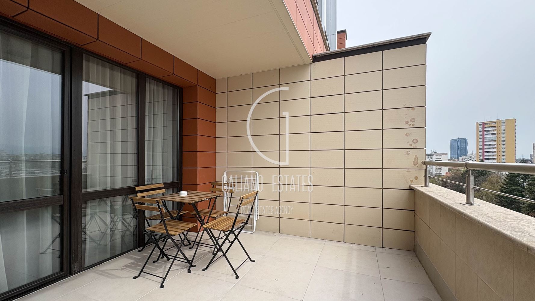 Просторен апартамент с прекрасна тераса в к-с Есте-0 Просторен апартамент с прекрасна тераса в к-с Есте - 0