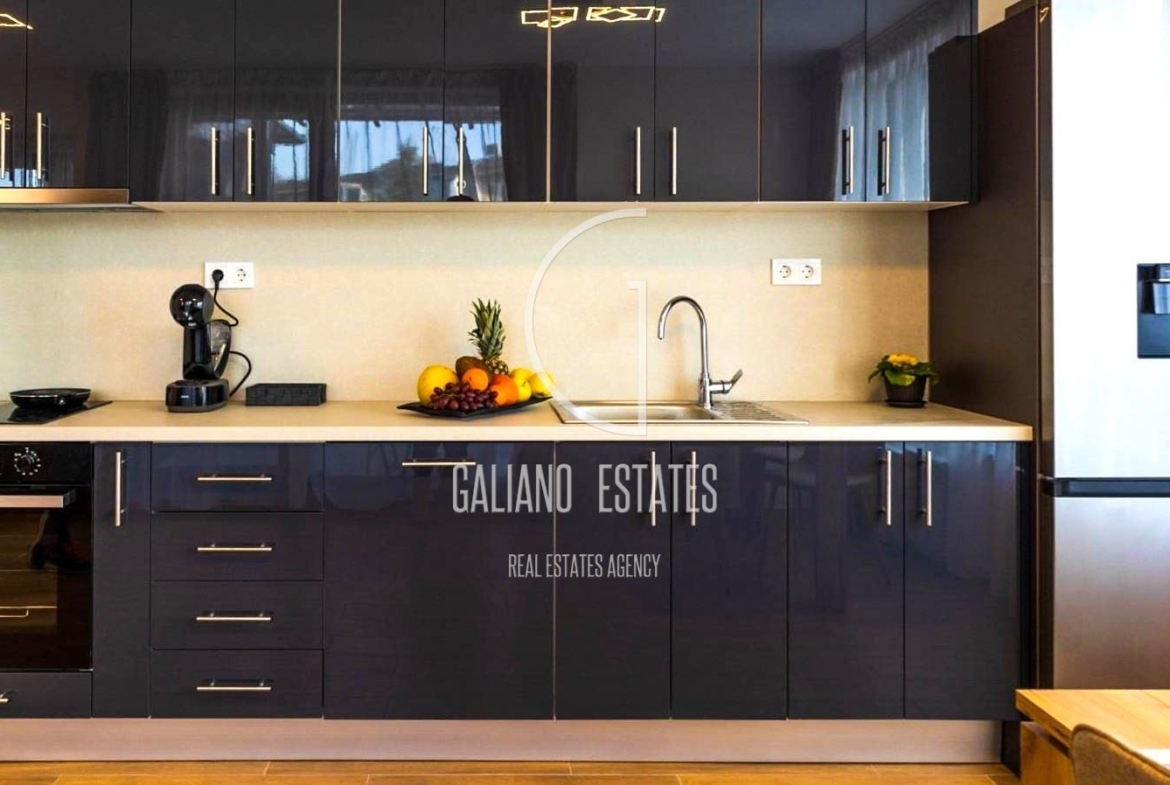 Елегантен тристаен апартамент в ж.к. Изток - 0