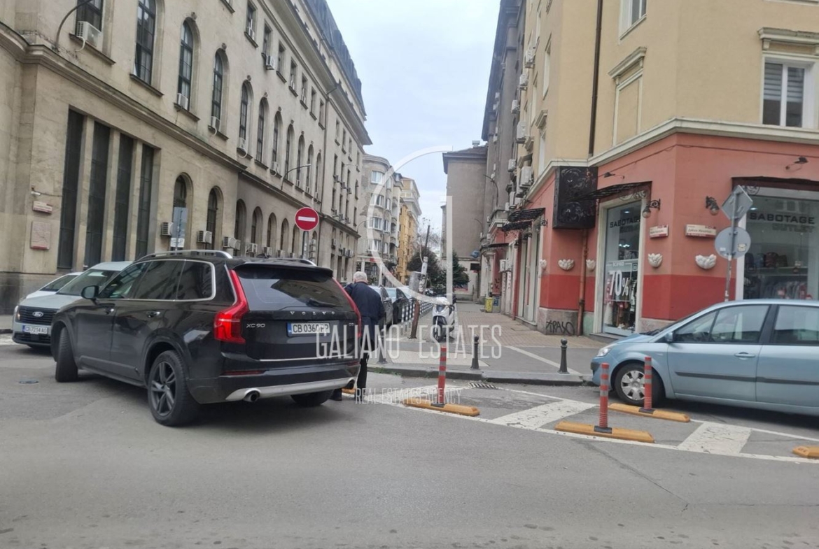 Атрактивен имот с отлична локация - 0