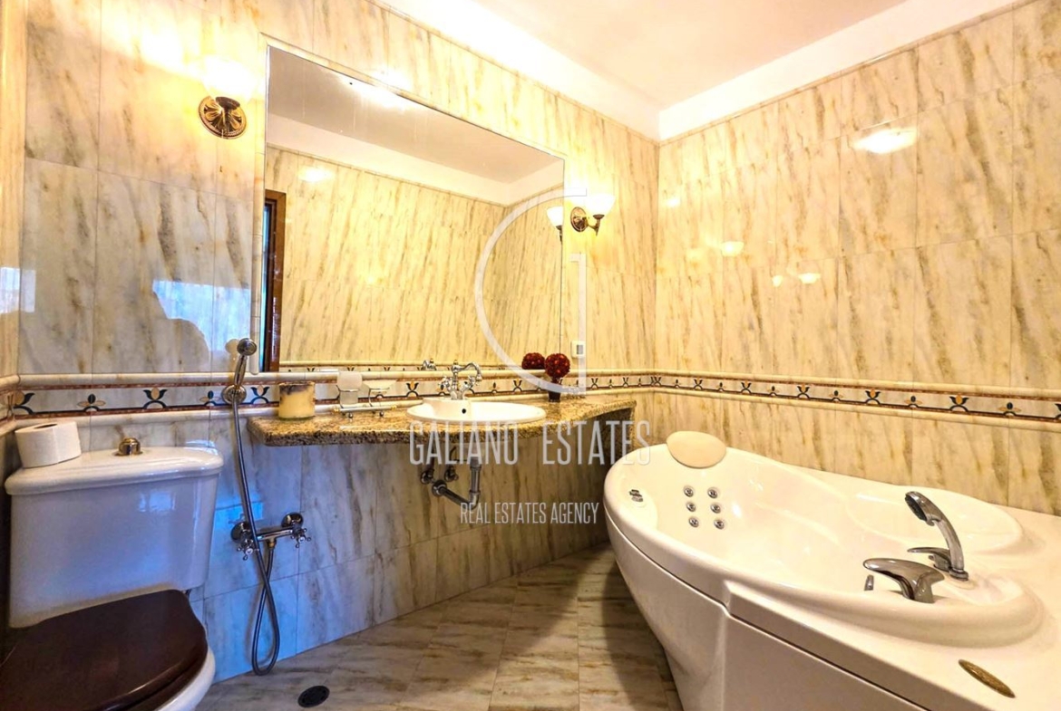 Просторен тристаен апартамент с гараж в кв. Витоша - 0