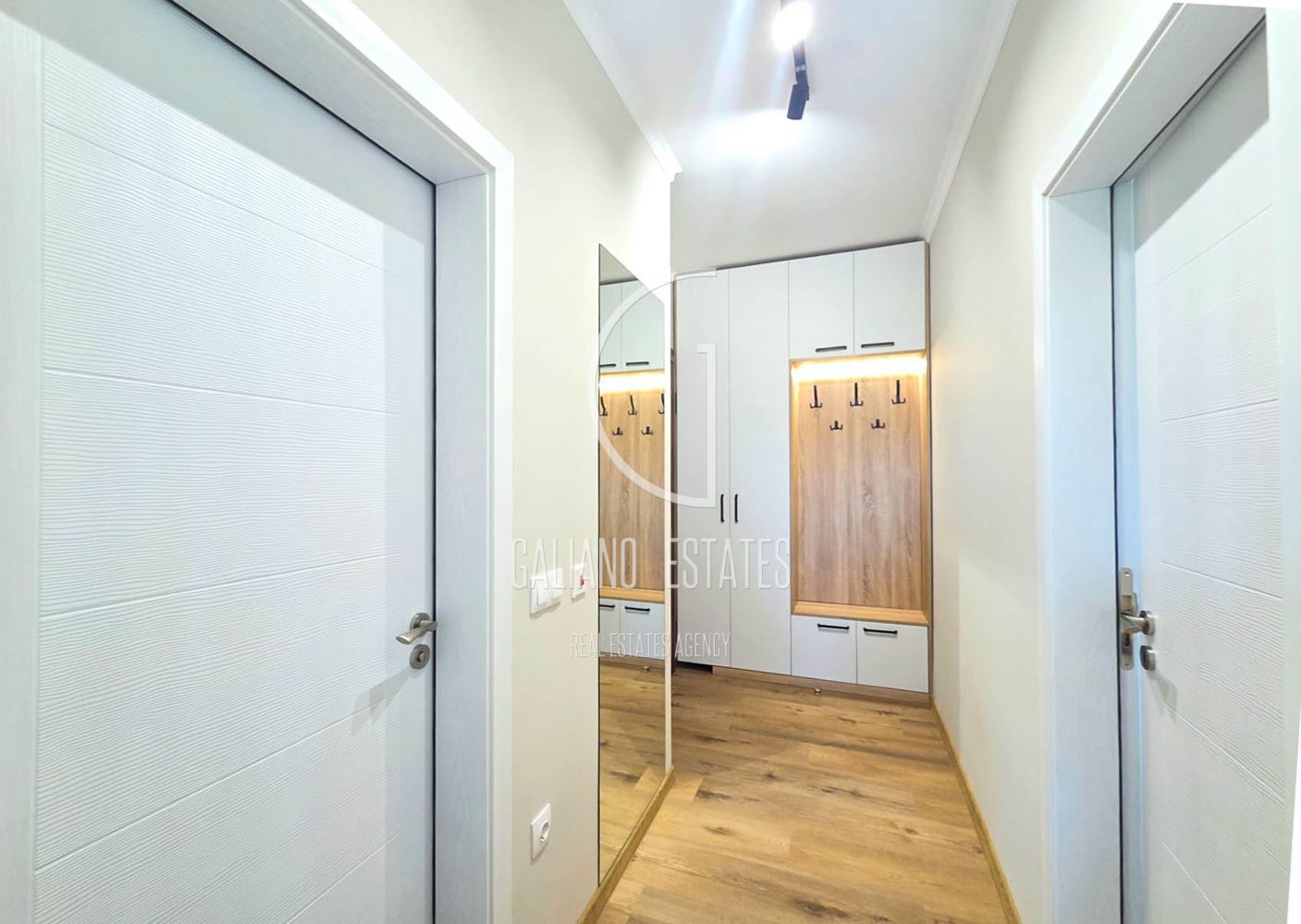 Дизайнерски двустаен апартамент с гараж в ж.к. Сухата река - 0