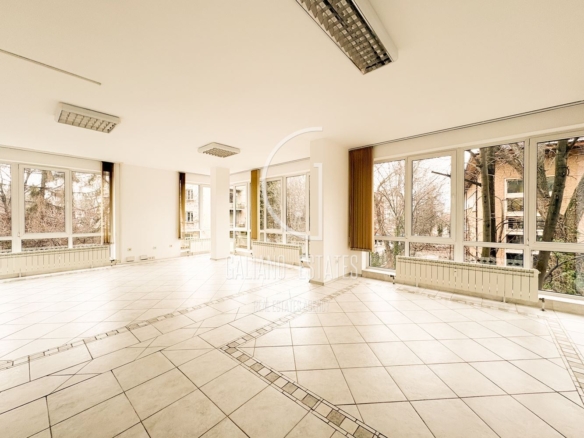 Просторен, светъл офис до метростанция Жулио Кюри - 0