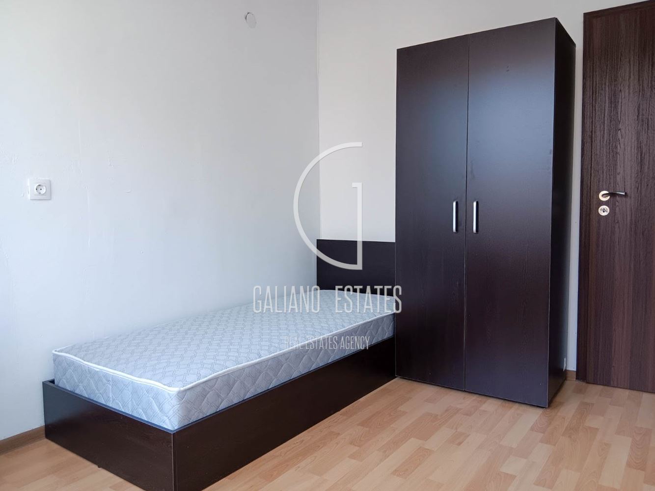 Четиристаен апартамент кв. Медицинска академия - 0