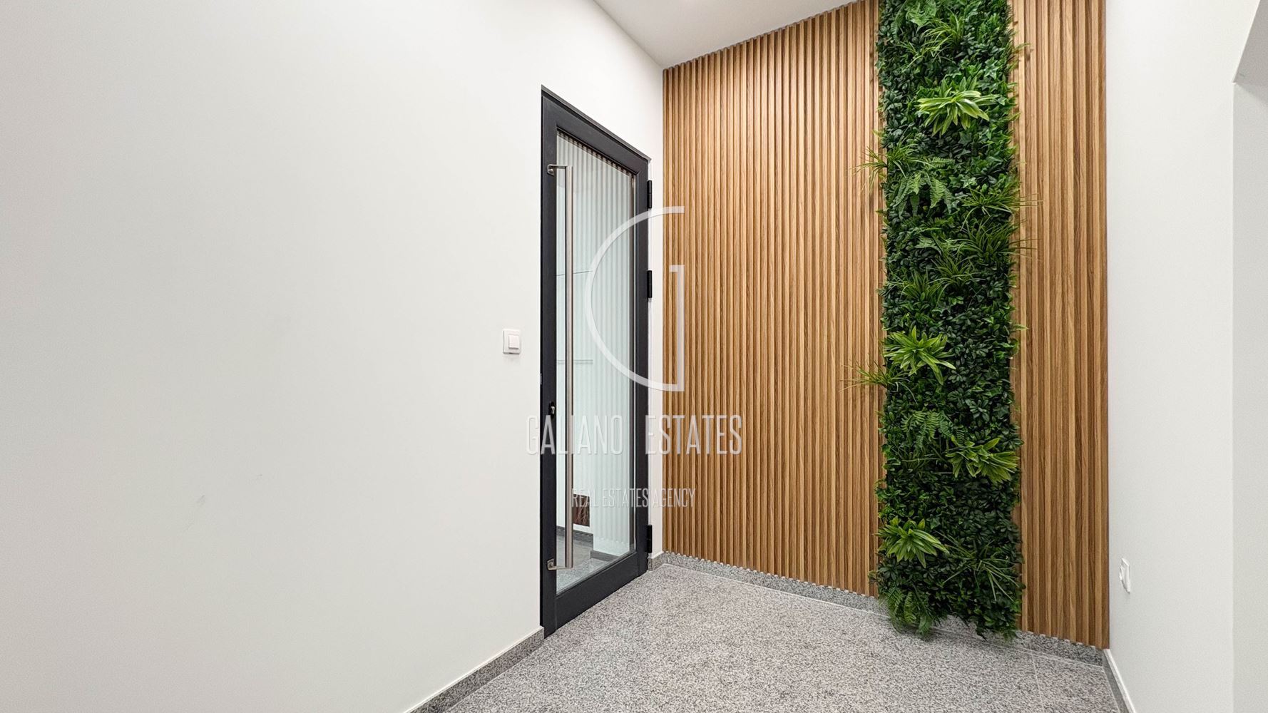 Атрактивен имот със статут на офис до Метростанция Сердика - 0