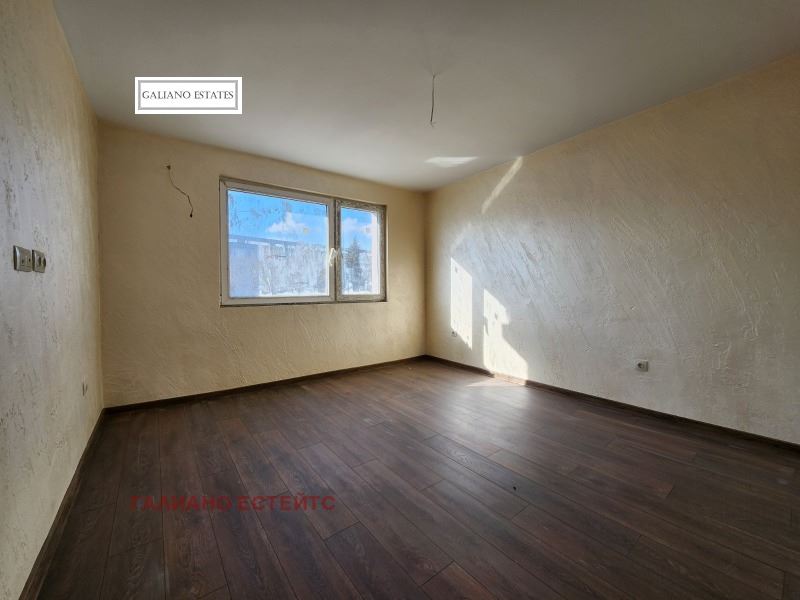 Преустроен тристаен апартамент в Ботунец - 0