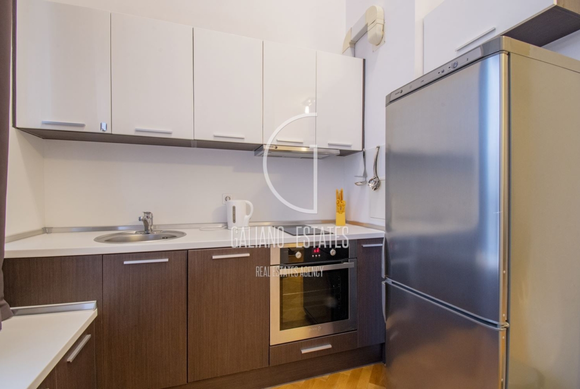 Прекрасен тристаен апартамент в престижен затворен комплекс - 0