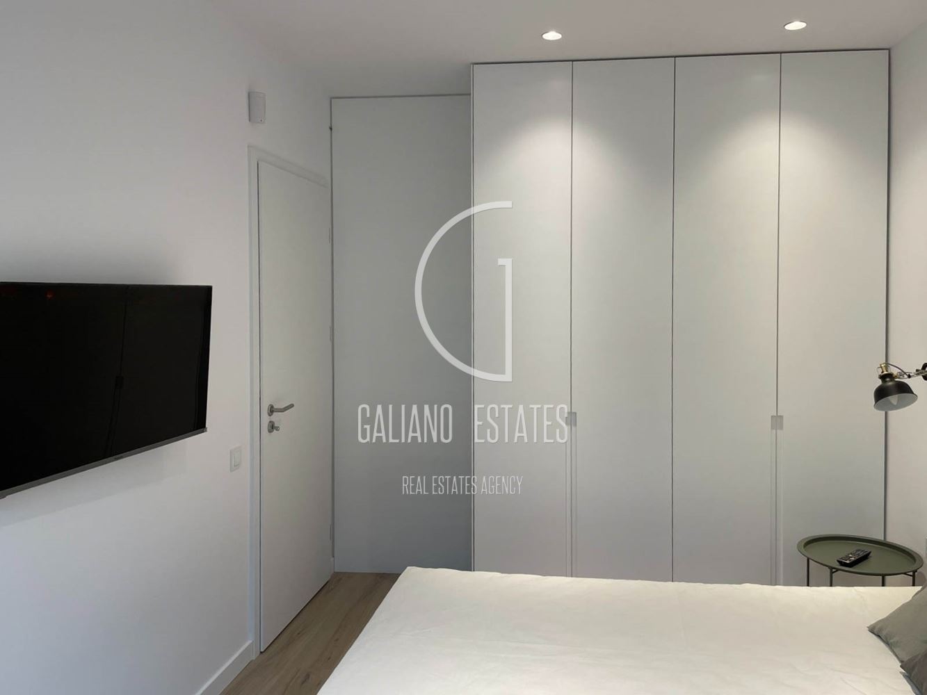 Нов луксозен апартамент до НДК - 0