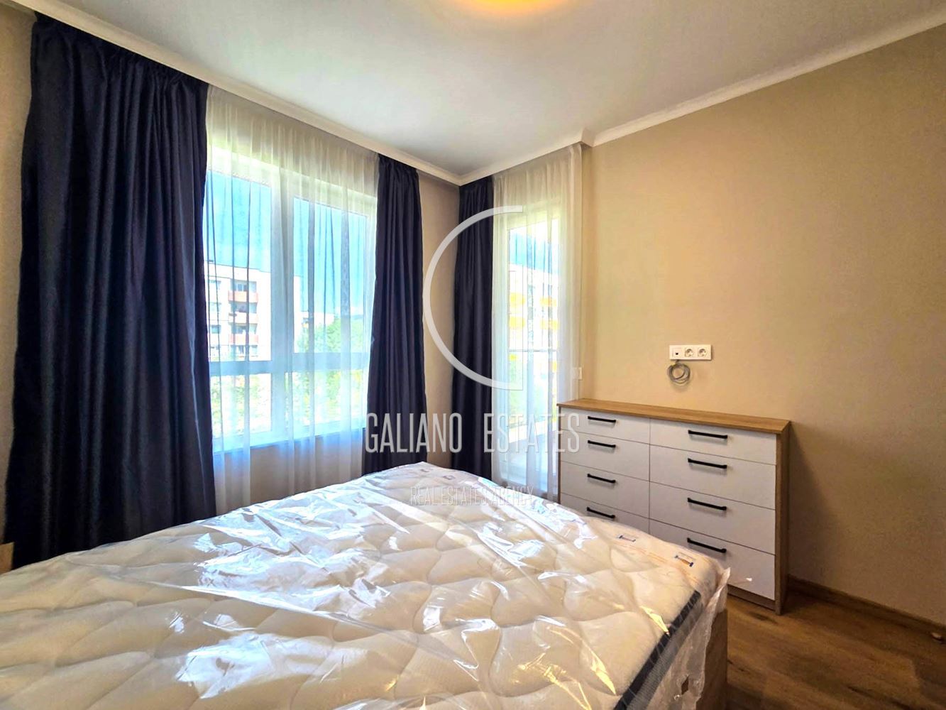 Дизайнерски двустаен апартамент с гараж в ж.к. Сухата река - 0