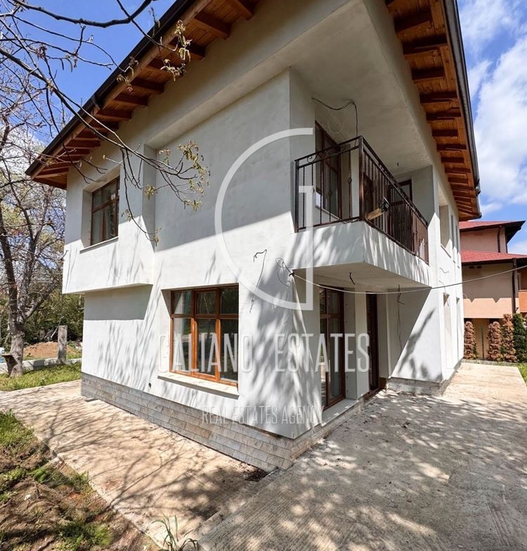 Еднофамилна къща в гр. Банкя - 0