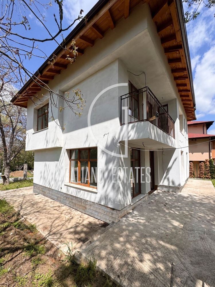 Еднофамилна къща в гр. Банкя - 0